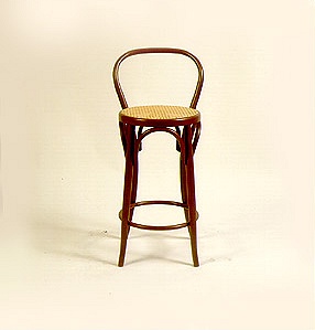VIENNA con schienale Michael Thonet Sgabelli con struttura in legno di faggio curvato a vapore.
Sedile in paglia di Vienna, oppure in legno .
 